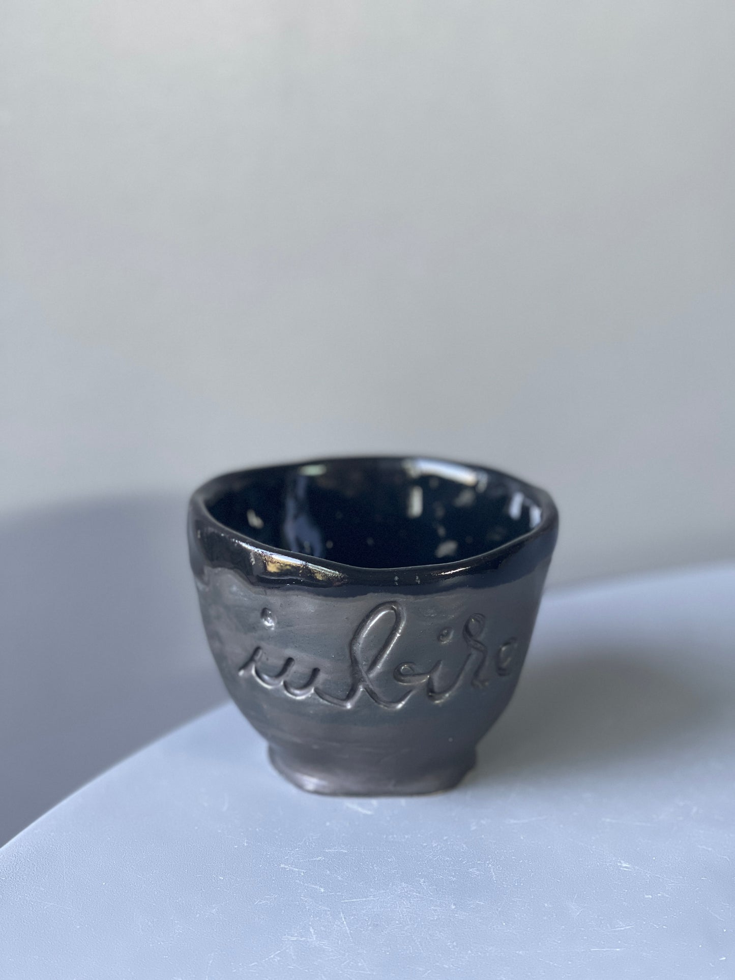 Cana Bell cu mesaj "Iubire"