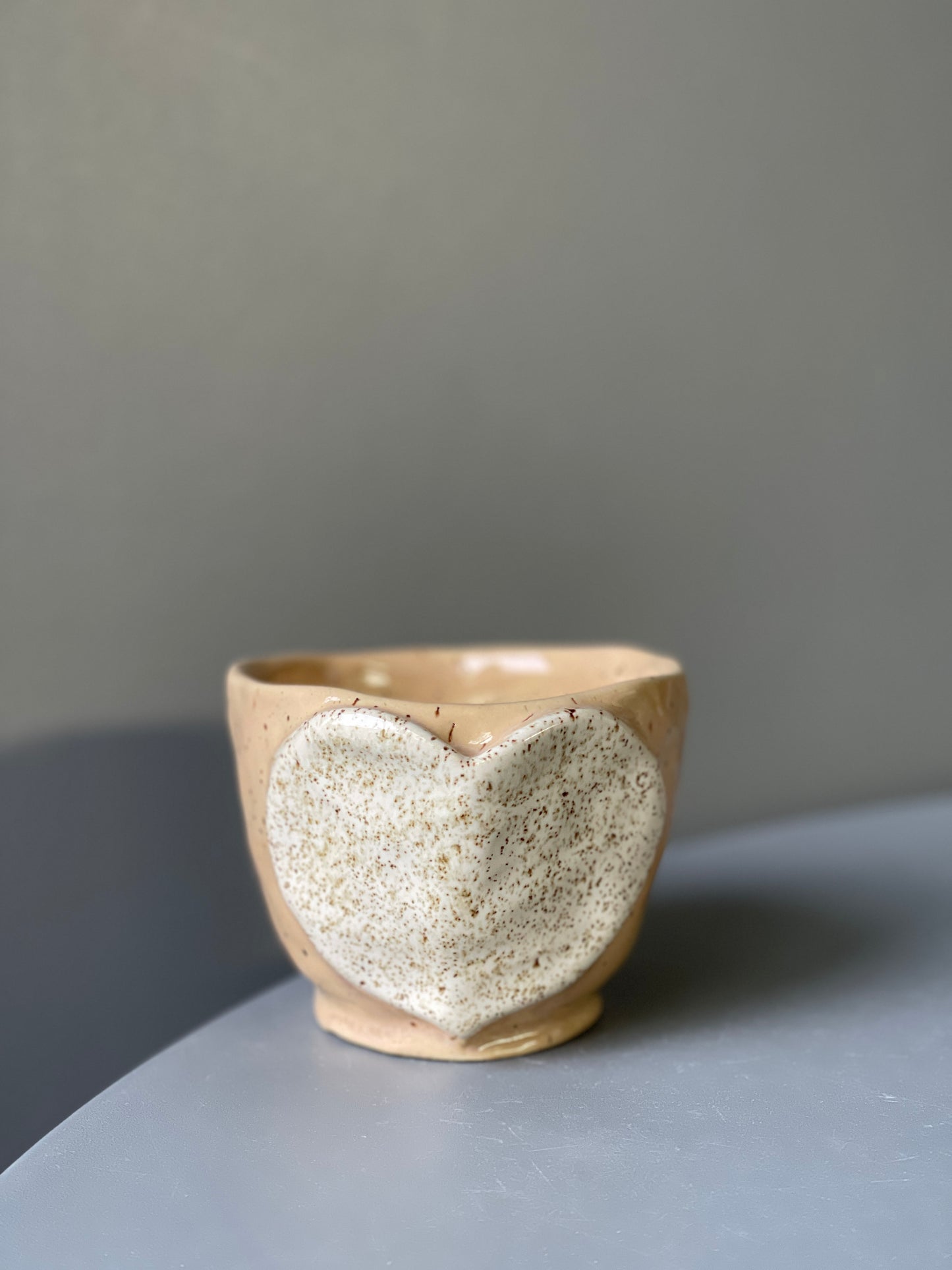 Cana Ceramica Speckled Heart