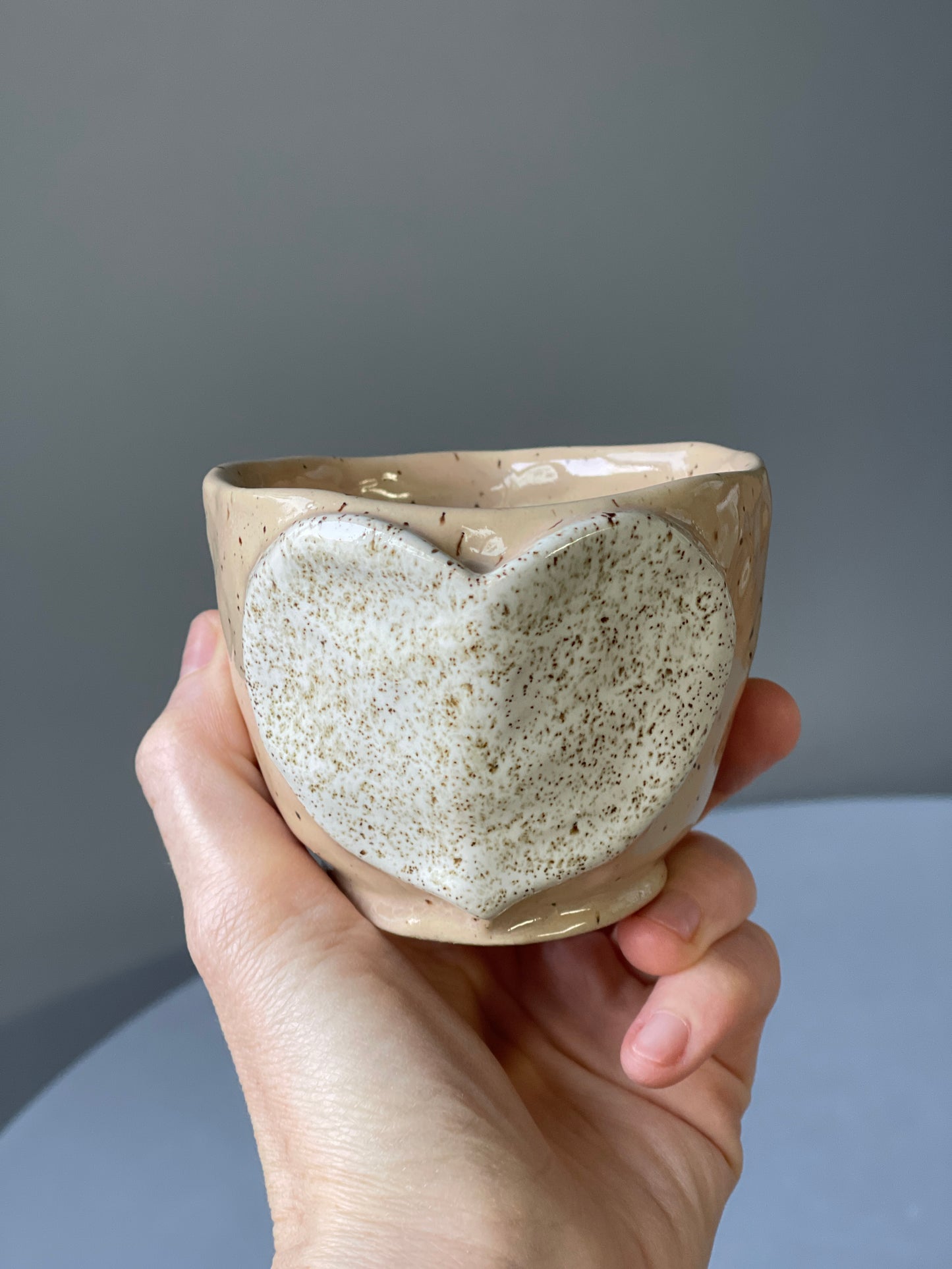 Cana Ceramica Speckled Heart