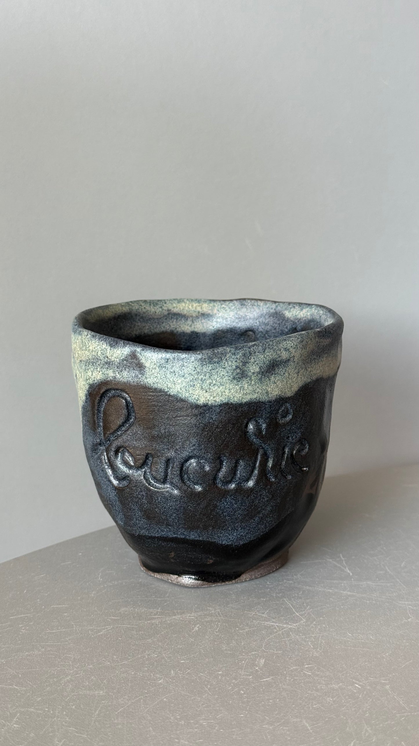 Cana Ceramica Bell cu mesaj "Bucurie"